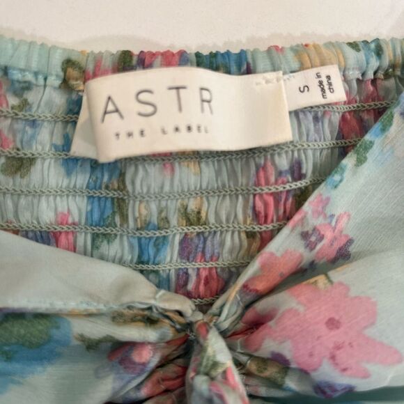 ASTR The Label Floral Smocked Dress - Picture 10 of 16